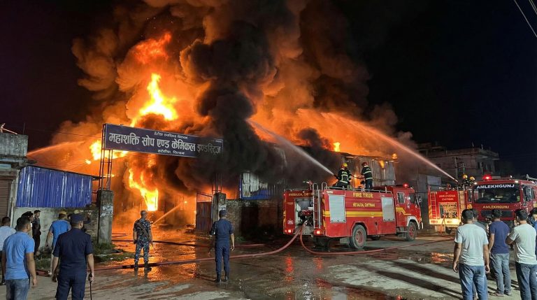 हेटौंडा औद्योगिक क्षेत्रको ‘महाशक्ति’ साबुन उद्योगमा भीषण आगलागी, १० करोडभन्दा बढीको क्षति