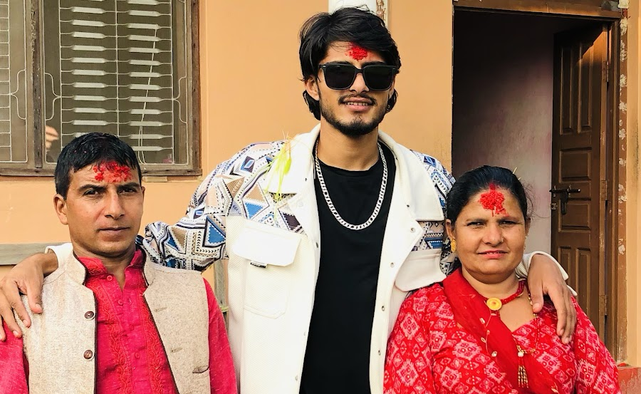 फेसबुकमा ६ लाख फलोअर्स पार गर्दै राजन आचार्य : हेटौंडाबाट उदाएका प्रभावशाली डिजिटल ब्रान्ड